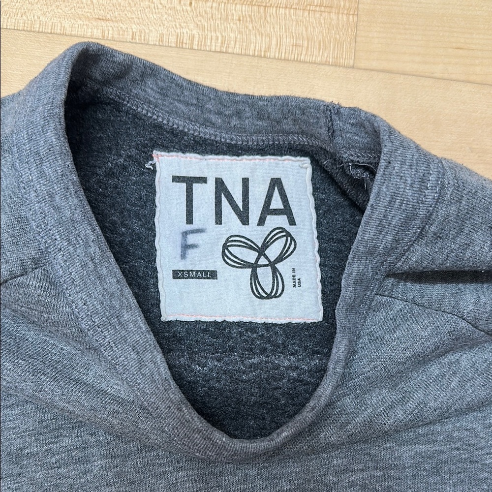 Aritzia Gray Fleece Cropped Long Sleeve | TNA - Picture 3 of 10